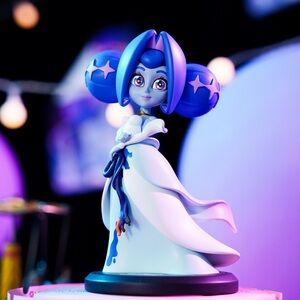 NWT Knights of Guinevere Figurine